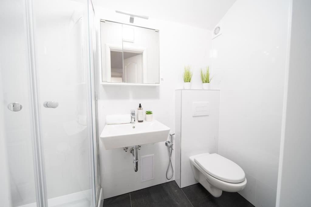 Secret Economy Studio Oasis Прага Экстерьер фото